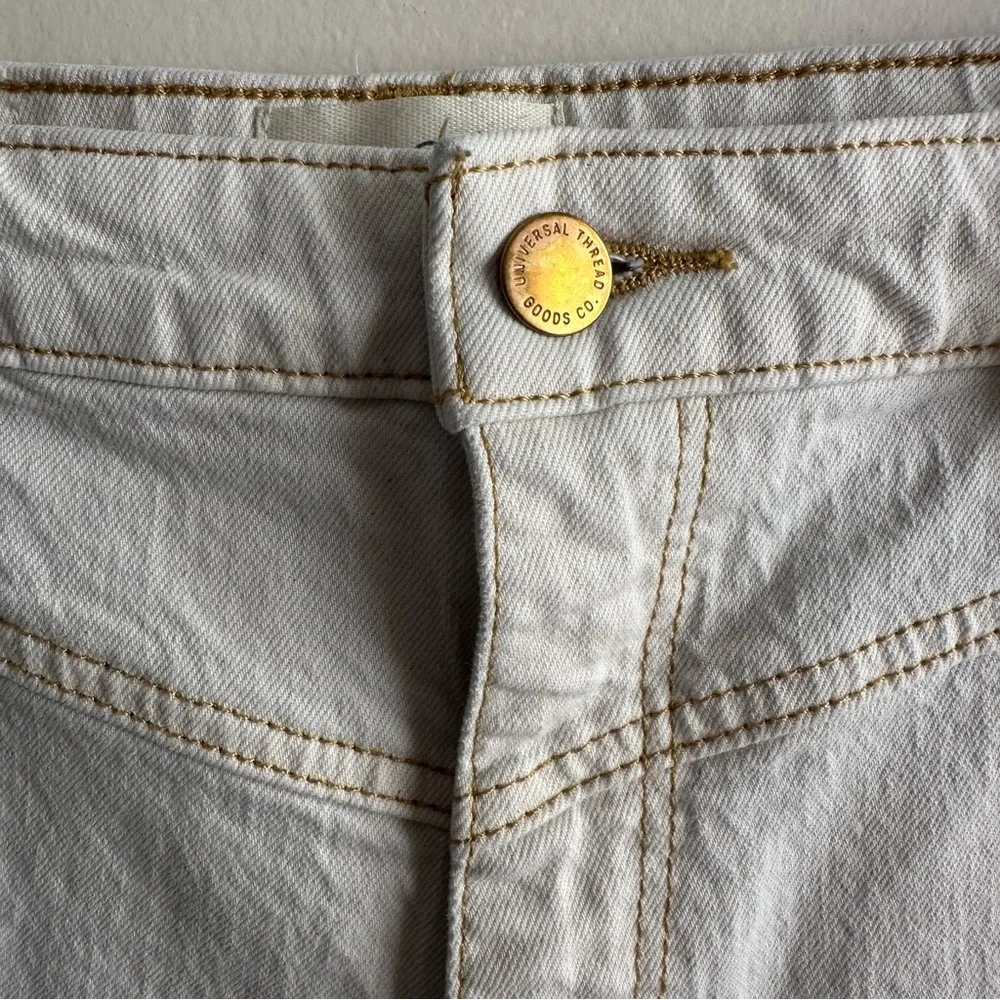 Universal Thread • Vintage Midi Western Ecru Shorts‎